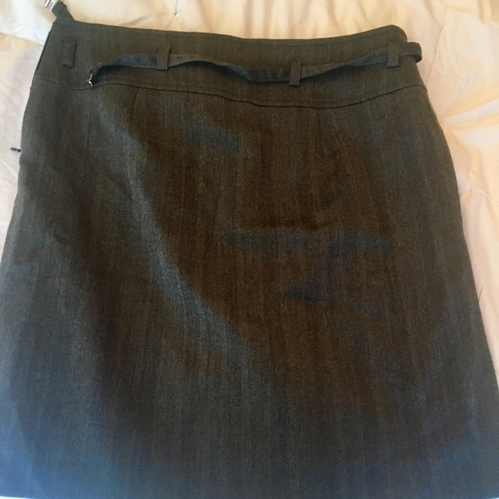 White House black market gray skirt